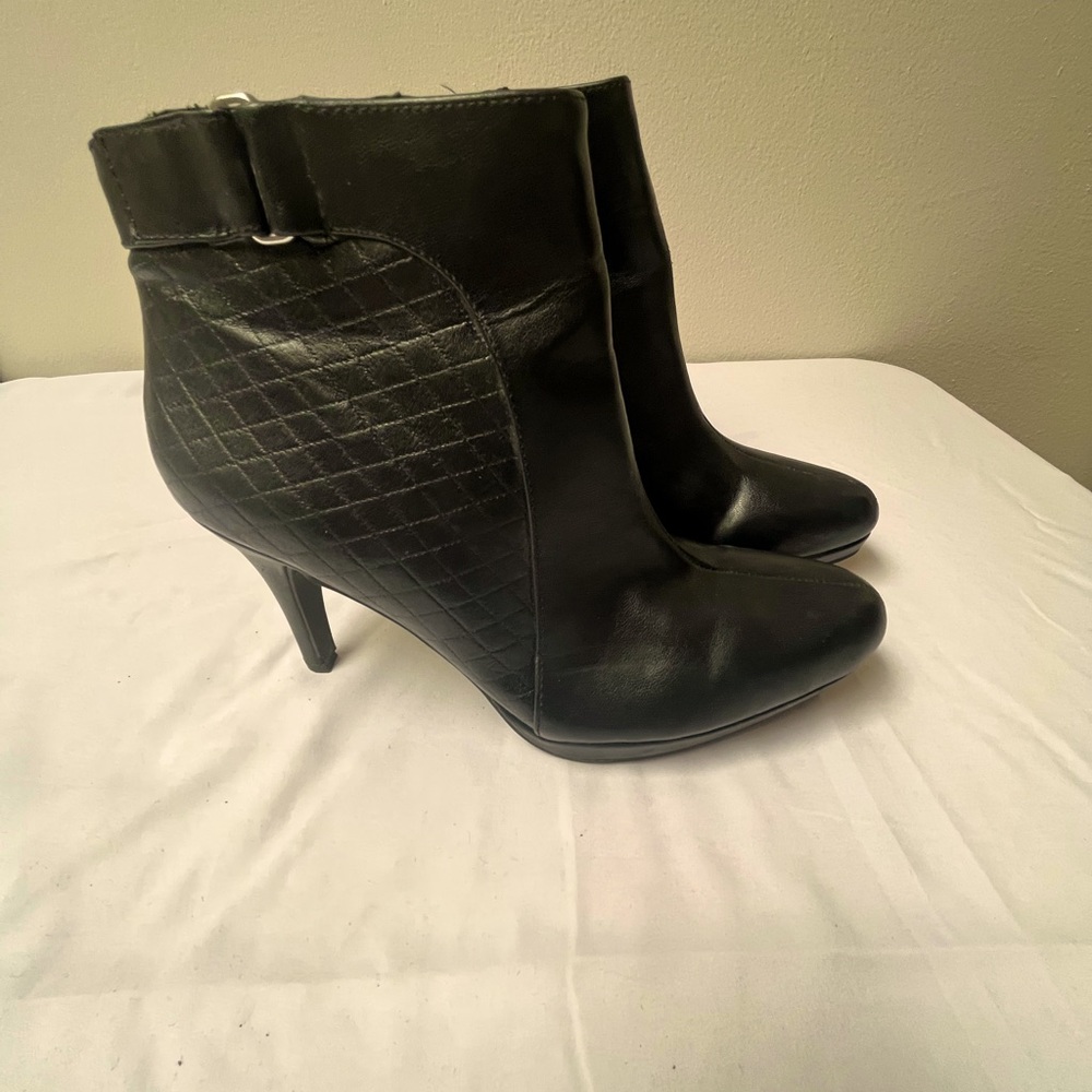 Life Stride Velocity black ankle booties
